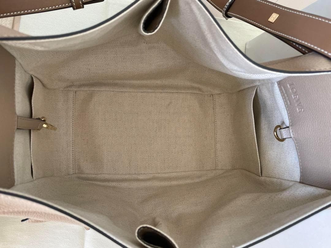 L★OEWE ベージュ レザー トートバッグ