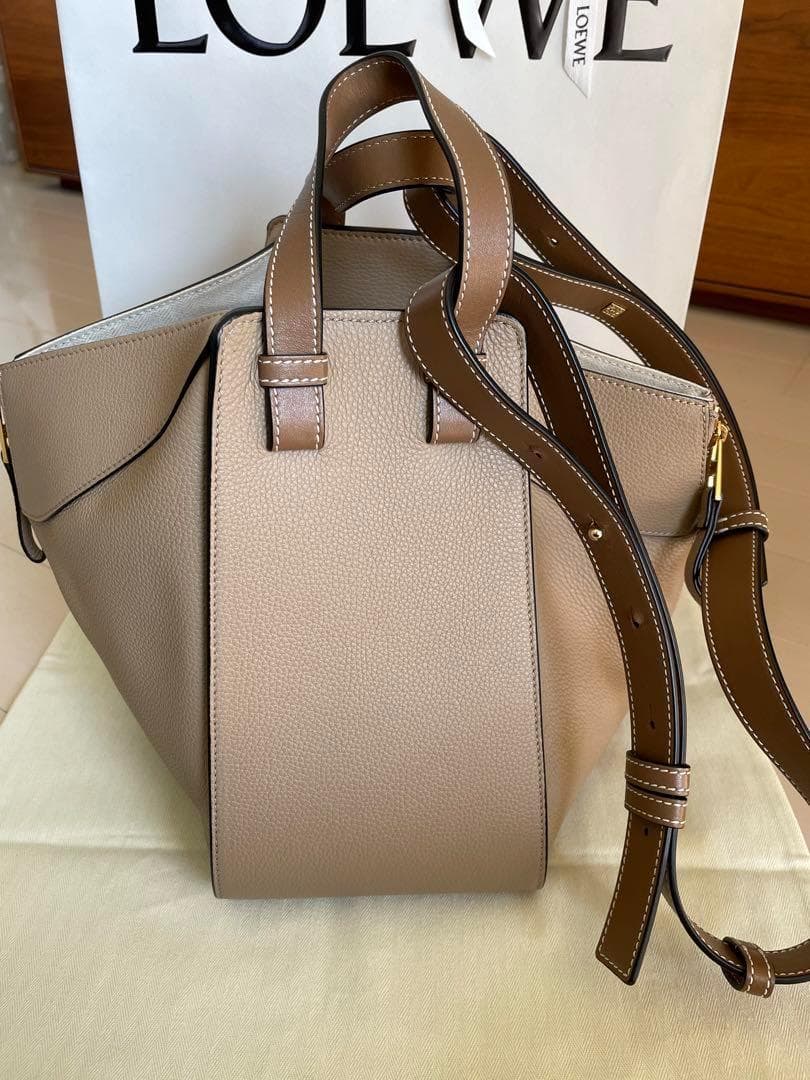 L★OEWE ベージュ レザー トートバッグ