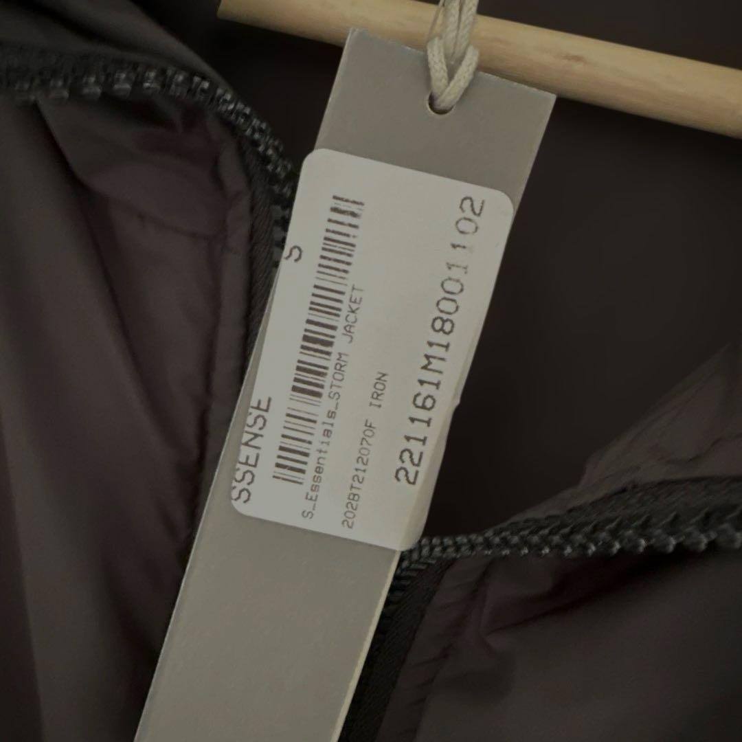 ESSENTIALS STORM JACKET Sサイズ