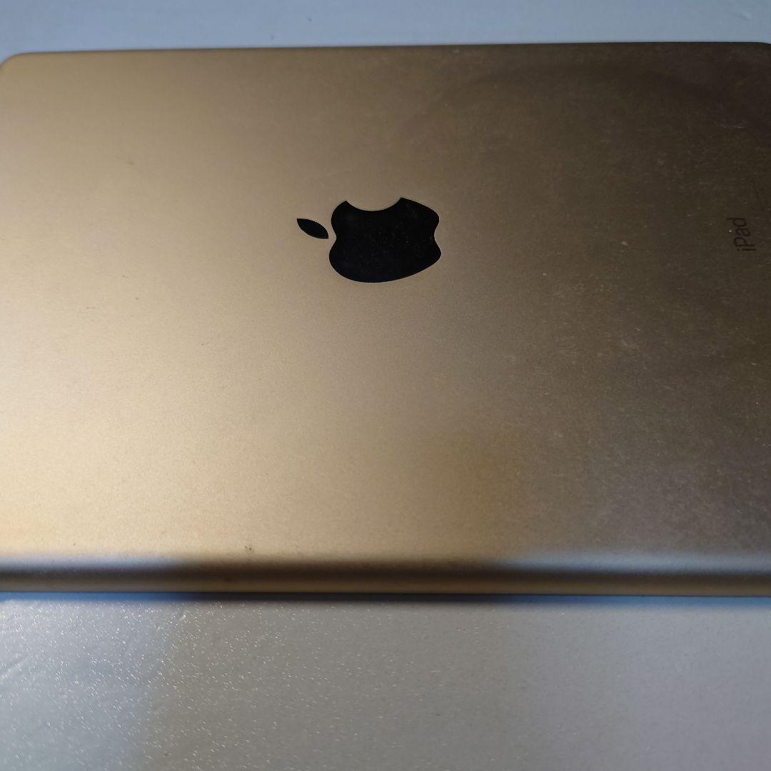 iPad 第5世代 128GB ゴールド MPGW2J/A Wi-Fi
