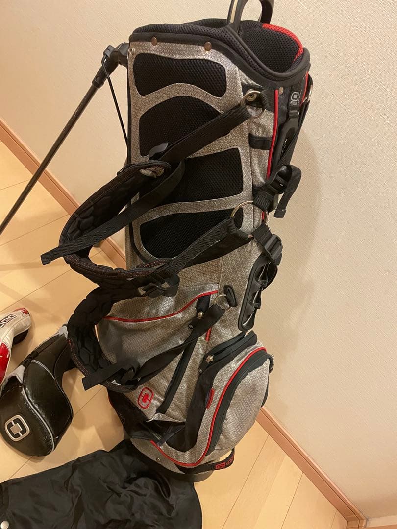最終値下げOGIO OZONE XX スタンドキャディバッグ　ヘッドカバー4つ付