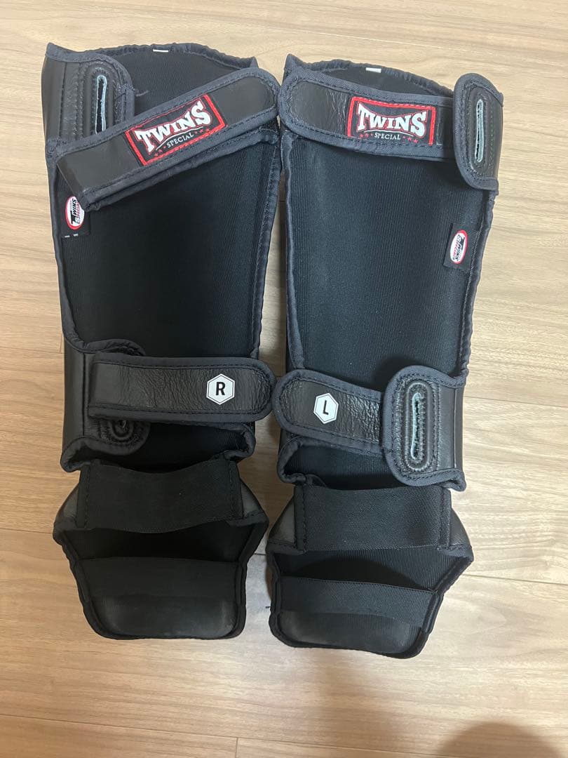 TWINS SPECIAL 本革製レガースMサイズ ブラック