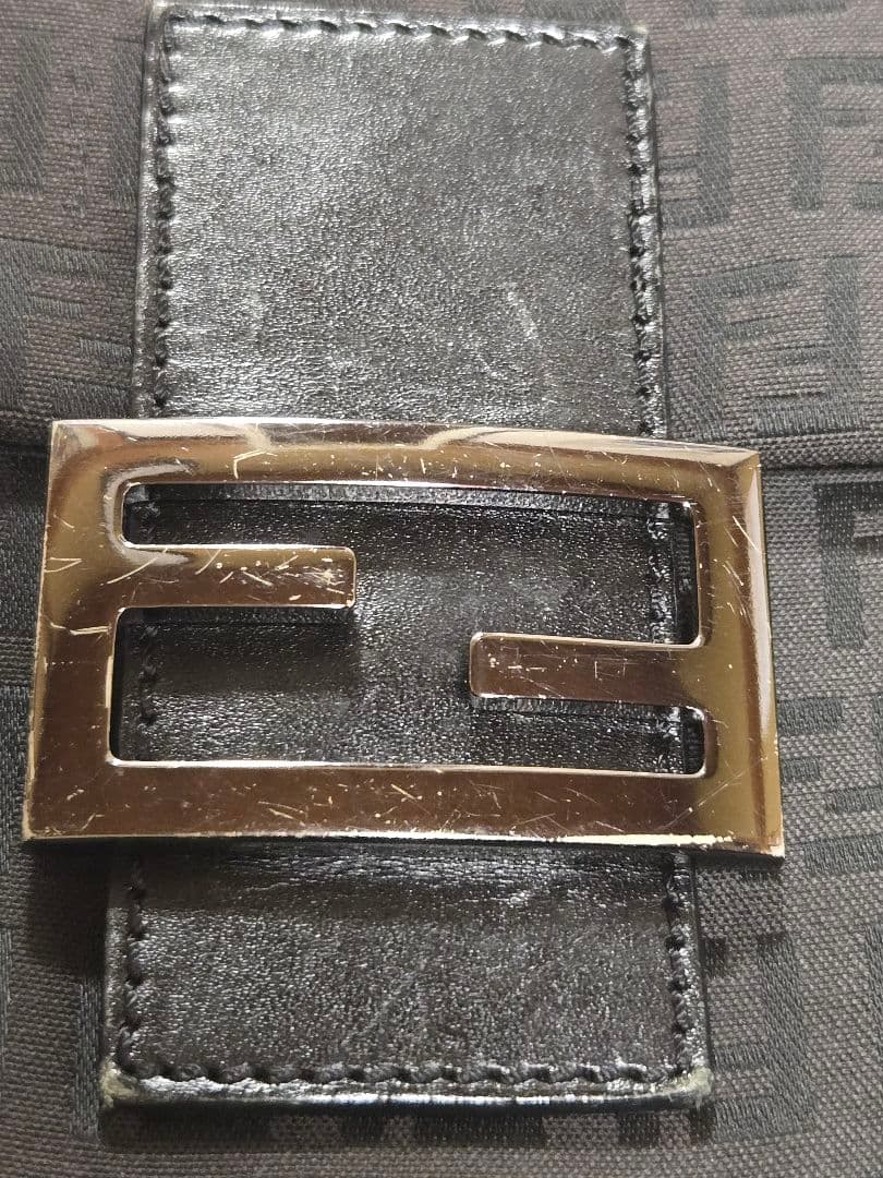 FENDI ズッキーノ柄 ショルダーバッグ斜めがけ