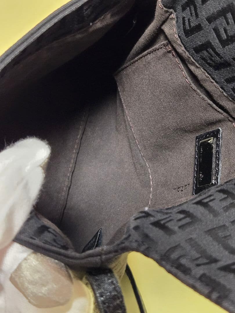 FENDI ズッキーノ柄 ショルダーバッグ斜めがけ