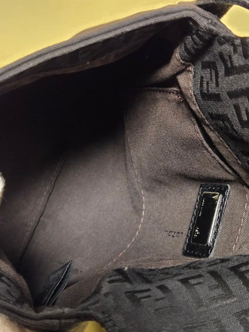 FENDI ズッキーノ柄 ショルダーバッグ斜めがけ