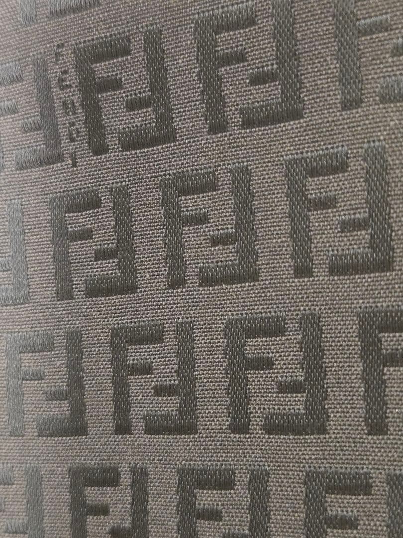 FENDI ズッキーノ柄 ショルダーバッグ斜めがけ