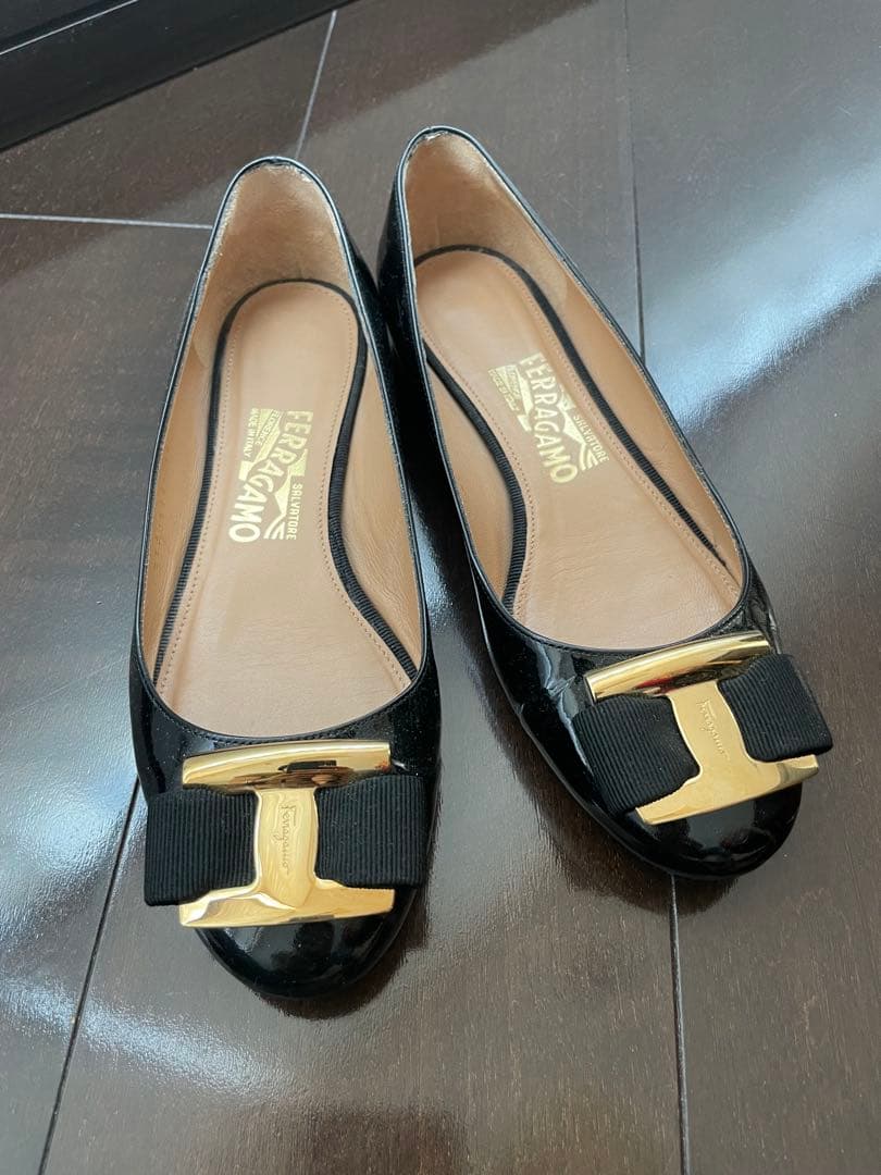 Ferragamo ブラックバレエシューズ