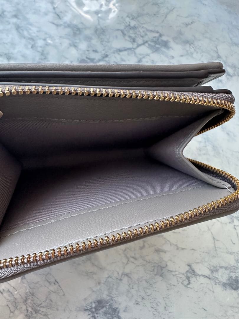 トリーバーチ キルティング 二つ折り財布 グレージュ TORYBURCH