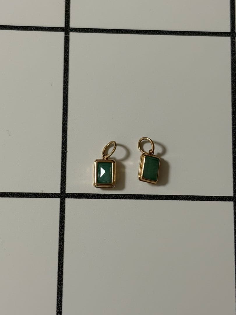 完売品　2個セット　agete K10 エメラルド　チャーム