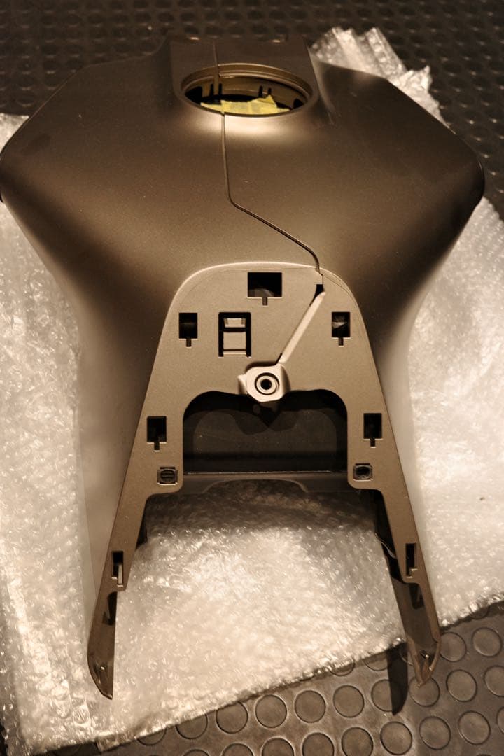 svartpilen701 ガソリンタンク　タンクカバー　vitpilen