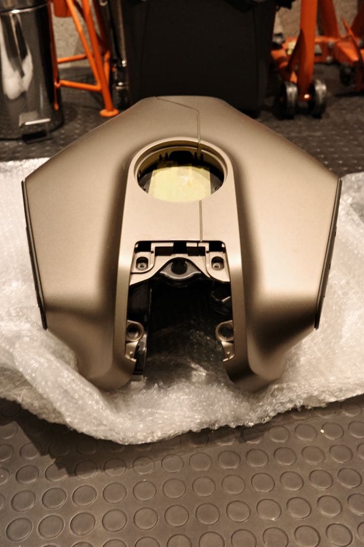 svartpilen701 ガソリンタンク　タンクカバー　vitpilen