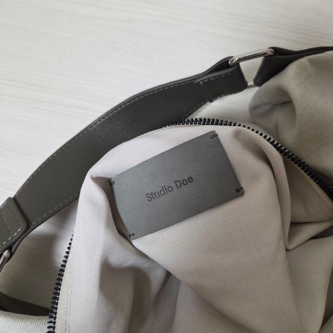 【美品】Studio doe　Triangle Bag　GREY　ノベルティ付