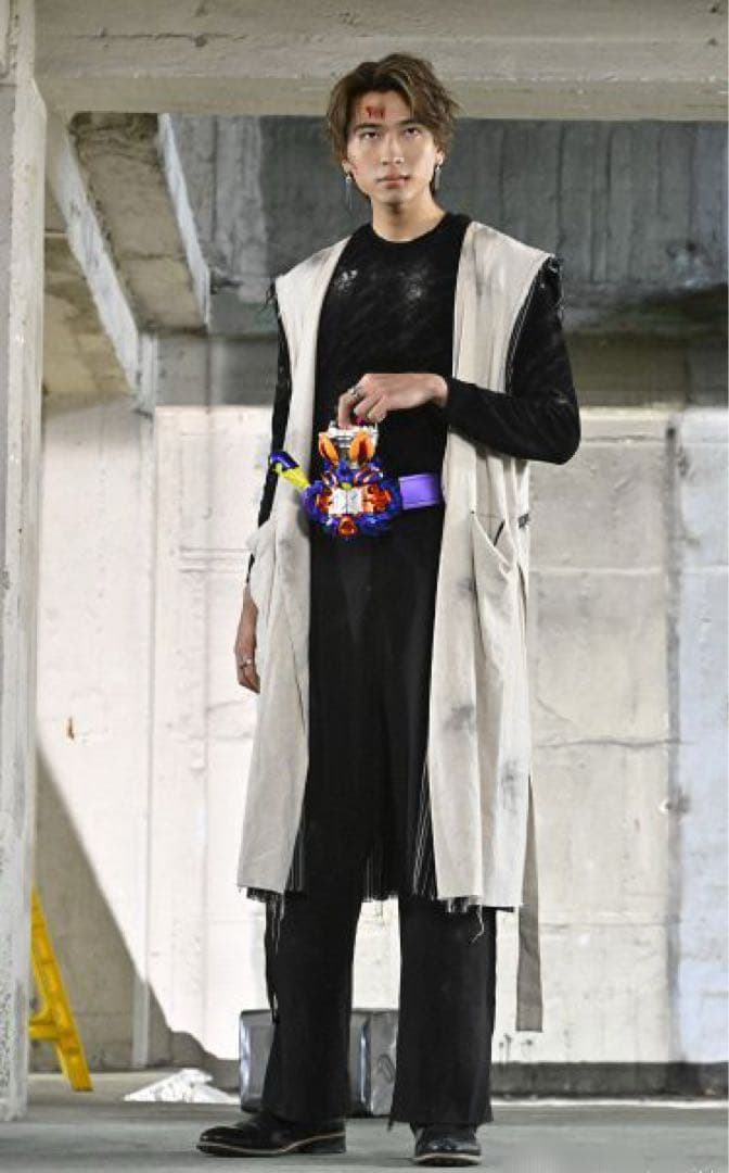 【商品画像アップ】仮面ライダーガヴ　ラキア　着用モデル　ロングベスト　衣装