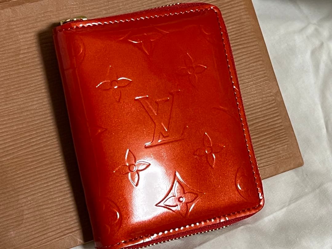 Louis Vuitton 赤 レザー エナメル 二つ折り財布