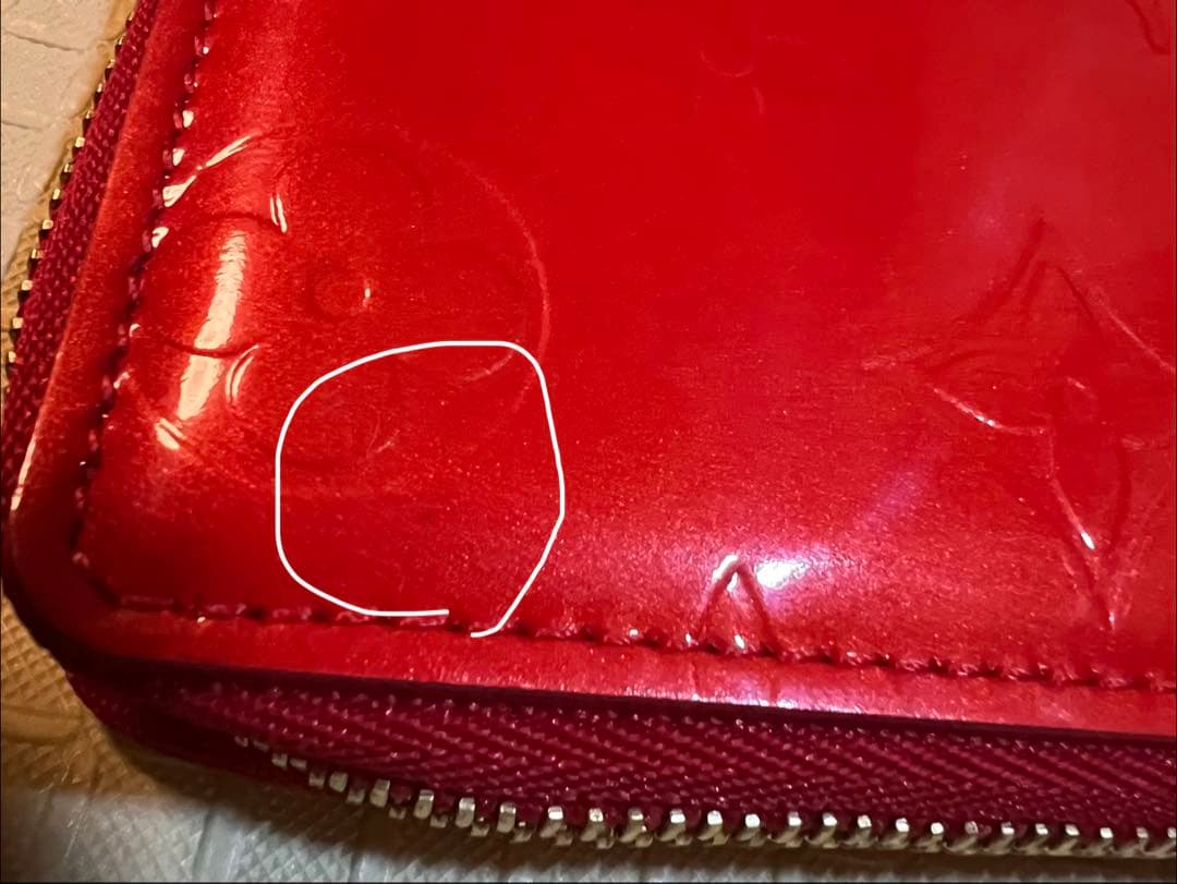 Louis Vuitton 赤 レザー エナメル 二つ折り財布