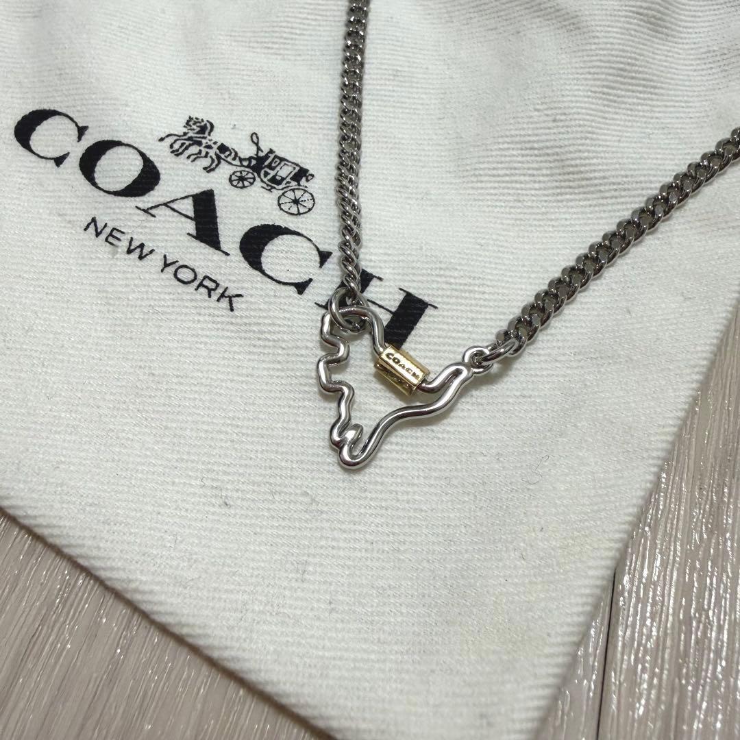 COACH レキシー ロゴ カラビナ 恐竜 ネックレス ペンダント ジルコニア