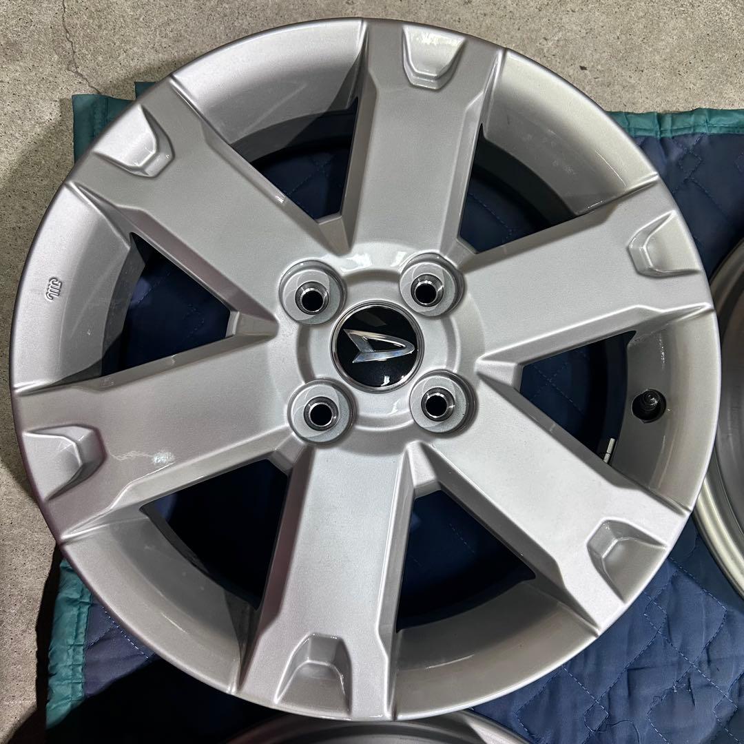 ダイハツタフト新車外しアルミホイール15インチ シルバー 4本　①