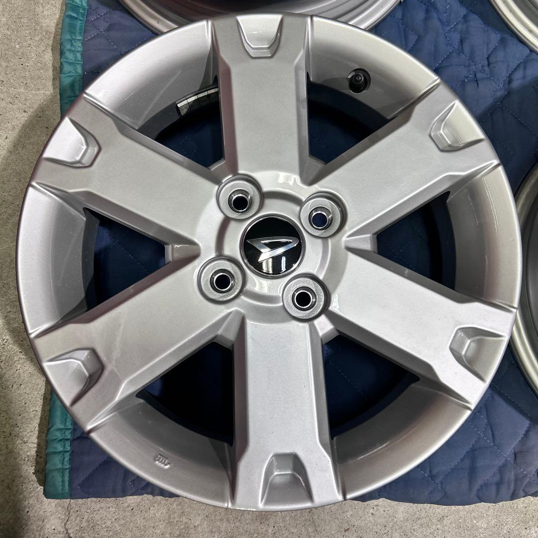 ダイハツタフト新車外しアルミホイール15インチ シルバー 4本　①