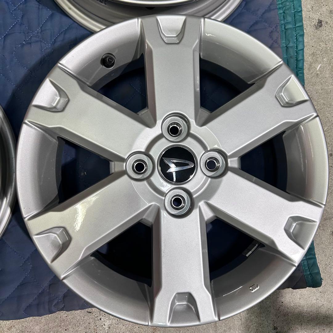 ダイハツタフト新車外しアルミホイール15インチ シルバー 4本　①