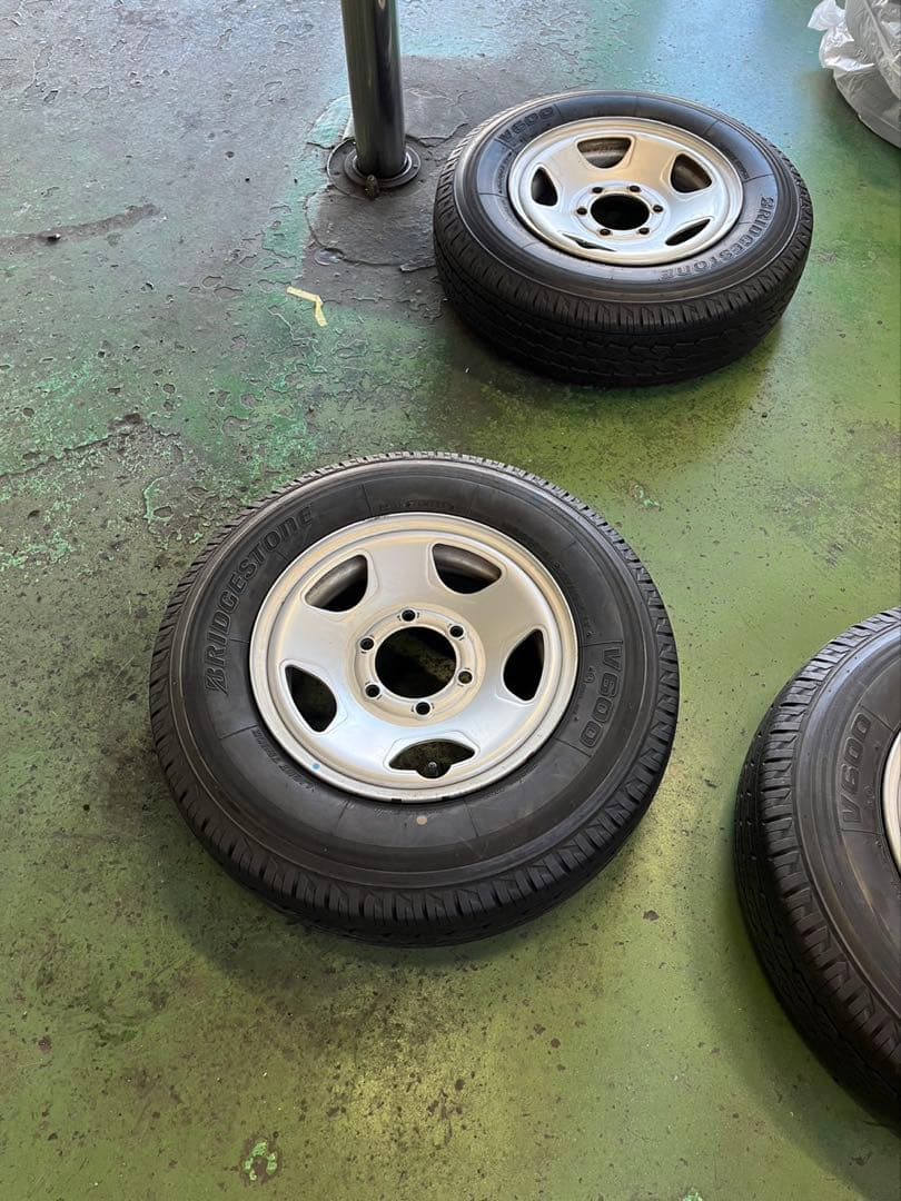 タイヤ付き　ハイエース　ホイール　鉄チン