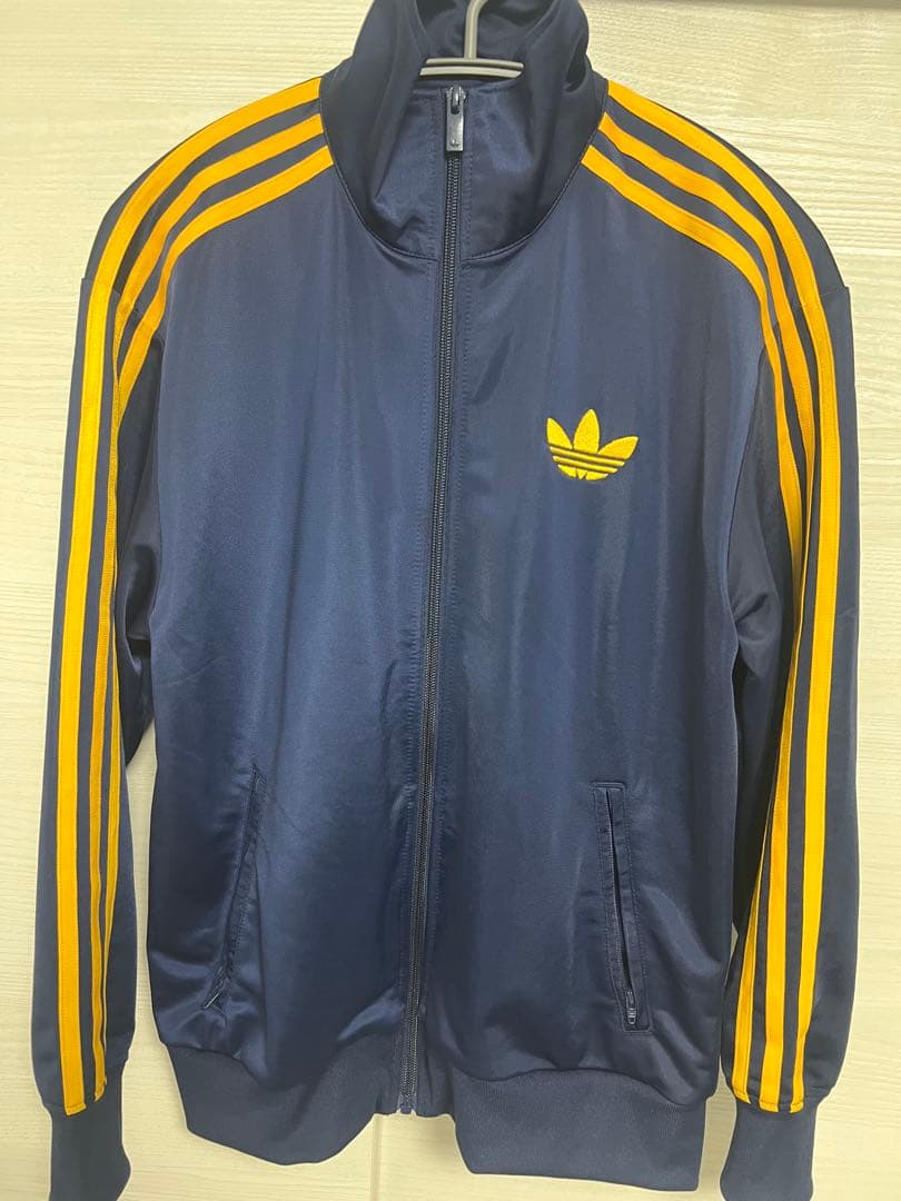 adidas originalトラックジャケット ジャージ