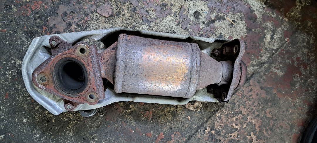 JB6 ホンダ　ライフ　触媒コンバーター 2個O2センサー付き