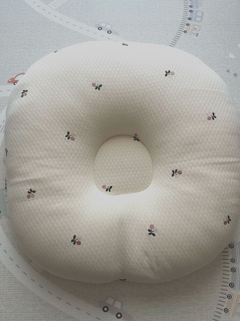 ロトトクッション　ツートンチェリー　収納袋付き