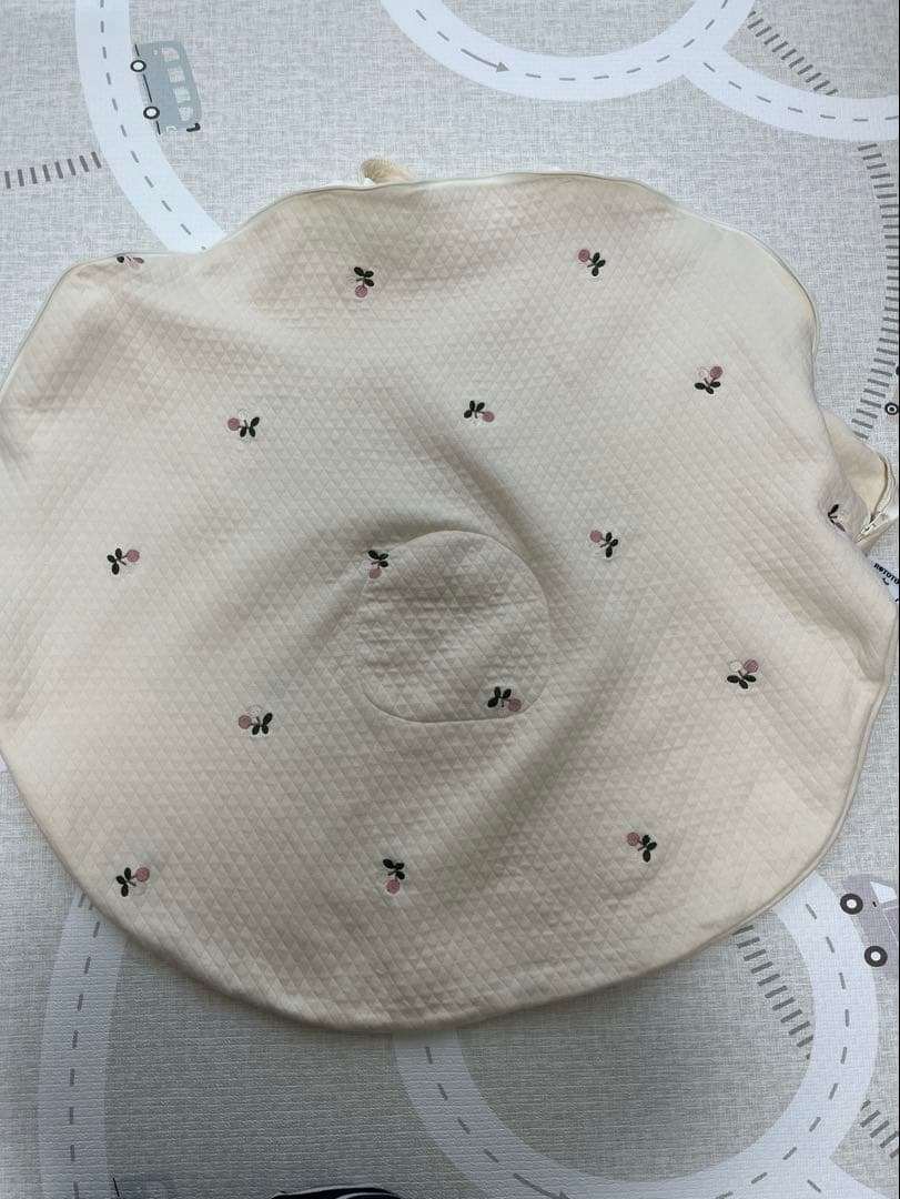 ロトトクッション　ツートンチェリー　収納袋付き