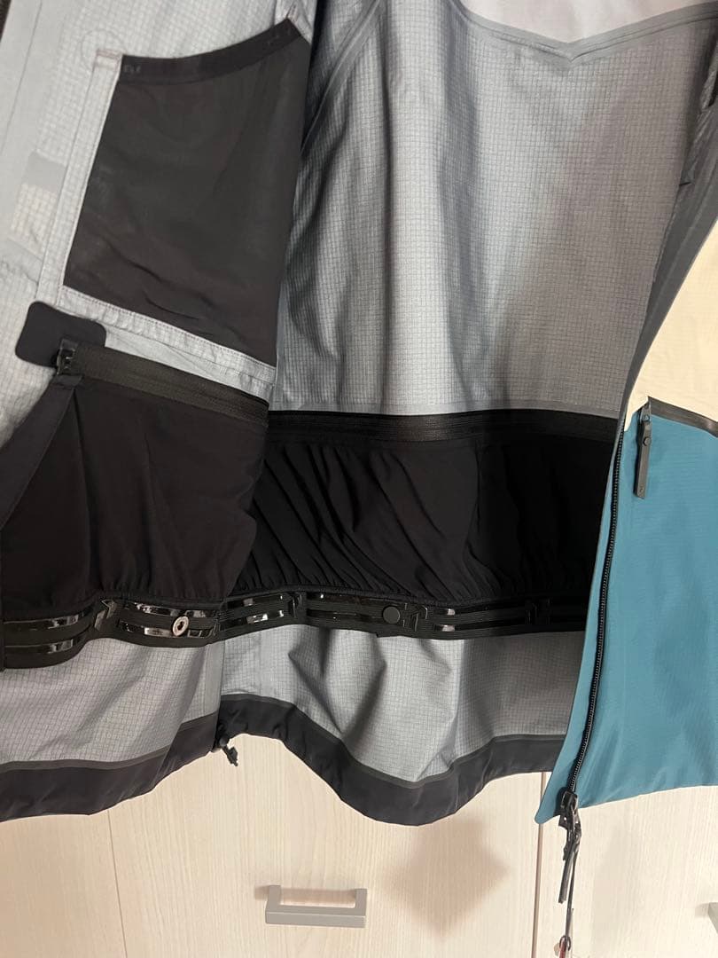 スキー Peak Performance Vertical Gore-Tex Pro