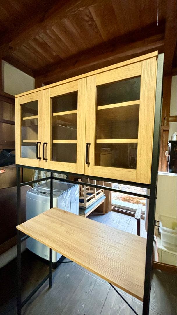 〈とても綺麗〉 食器棚 ごみ箱上ラック 木製 ガラス扉付き 大容量 完成品