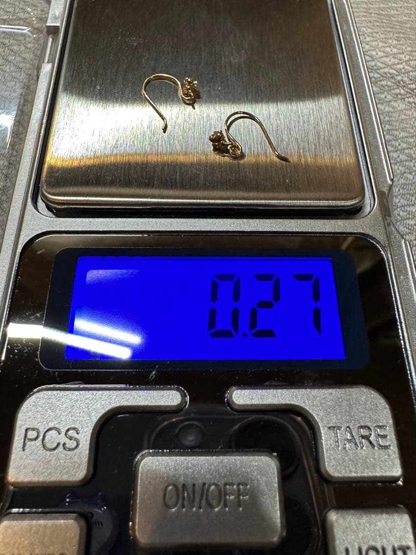 s*y様 K18 小さなダイヤのフックピアス