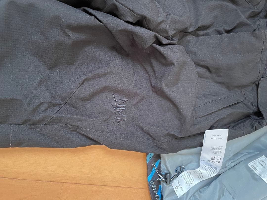 子ども用スキーウェアセット（黒/青）美品