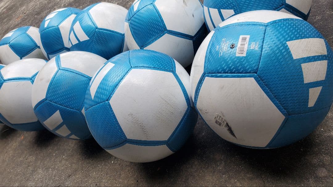 アディダス サッカーボール10個セット 5号 30000円購入→8880円！