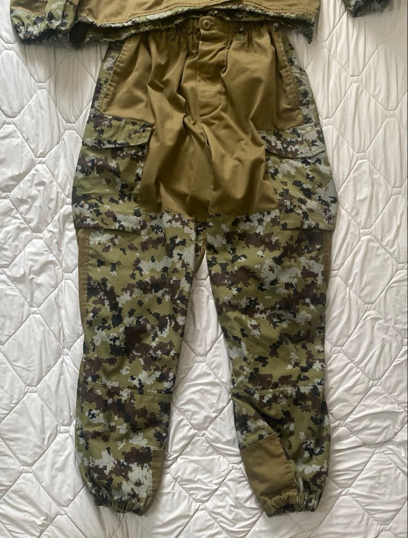 BEAR社製　実物　国境警備迷彩　ゴルカ3 Mサイズ　上下セット