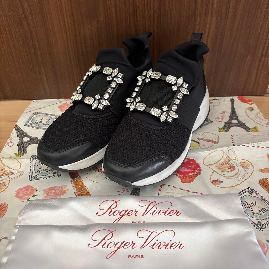 正規品♡ロジェヴィヴィエ　スニーカー　ビジュー付きブラックスニーカー　37