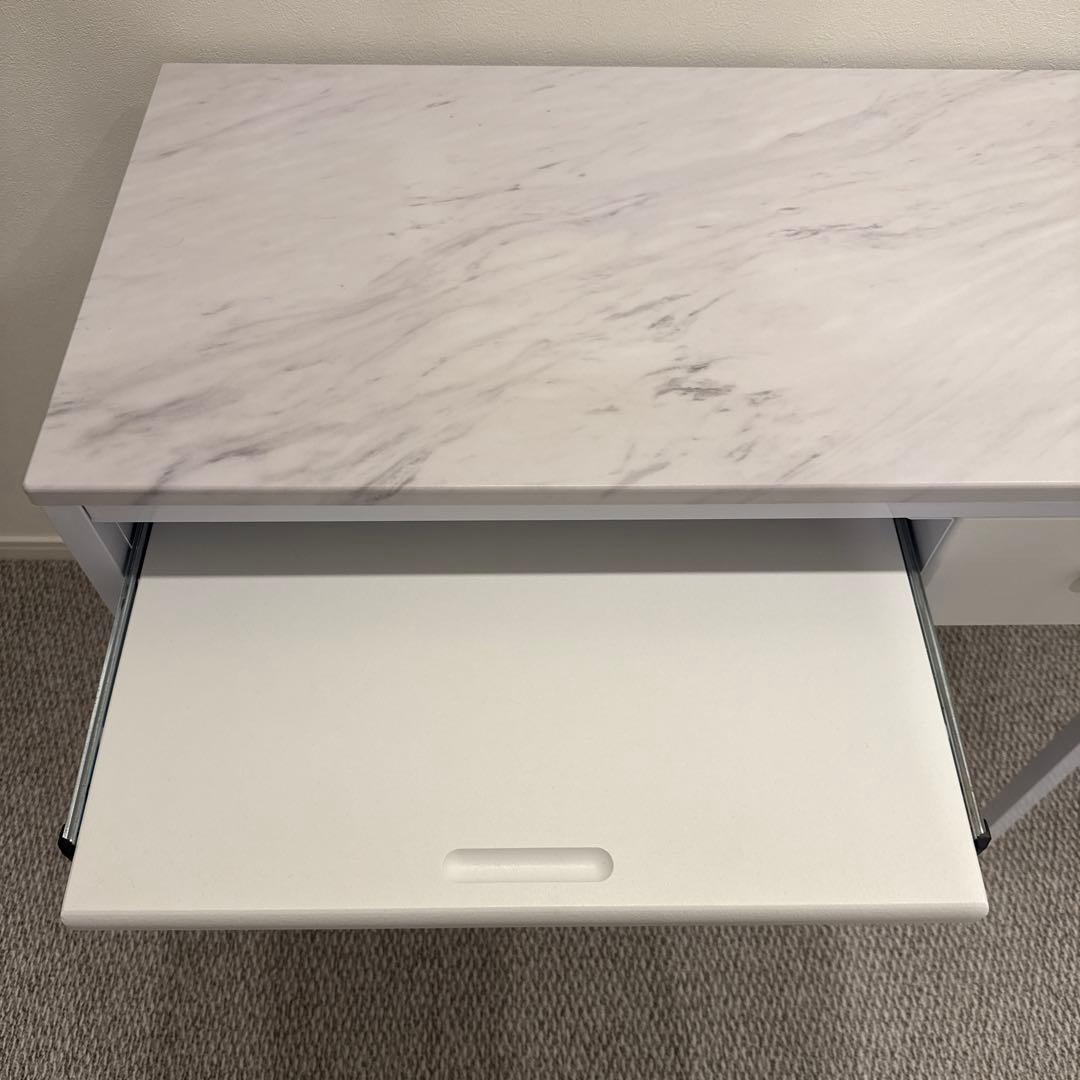 [最終値下げ]コンパクト マーブル/ホワイト 引き出し付き デスク LOWYA