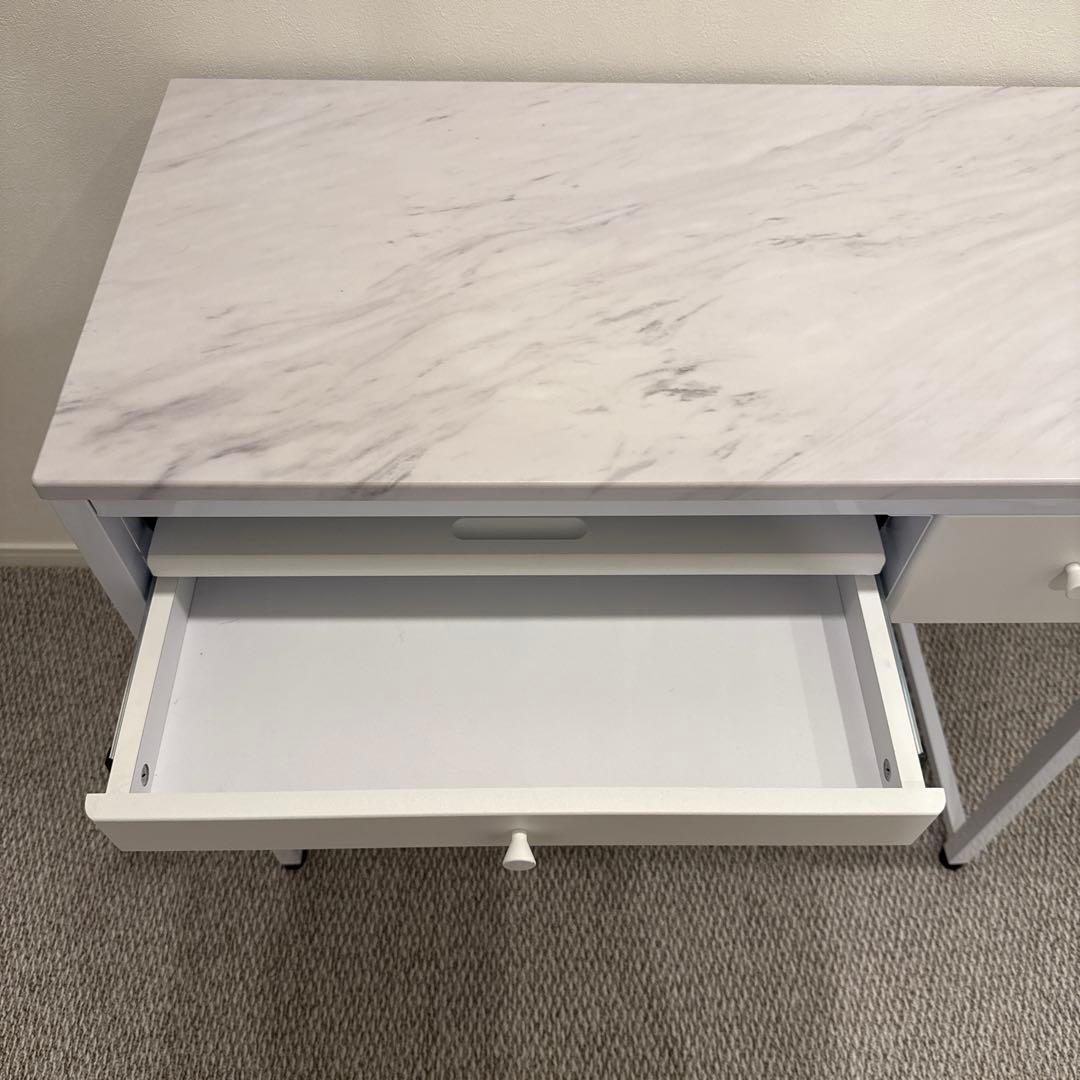 [最終値下げ]コンパクト マーブル/ホワイト 引き出し付き デスク LOWYA
