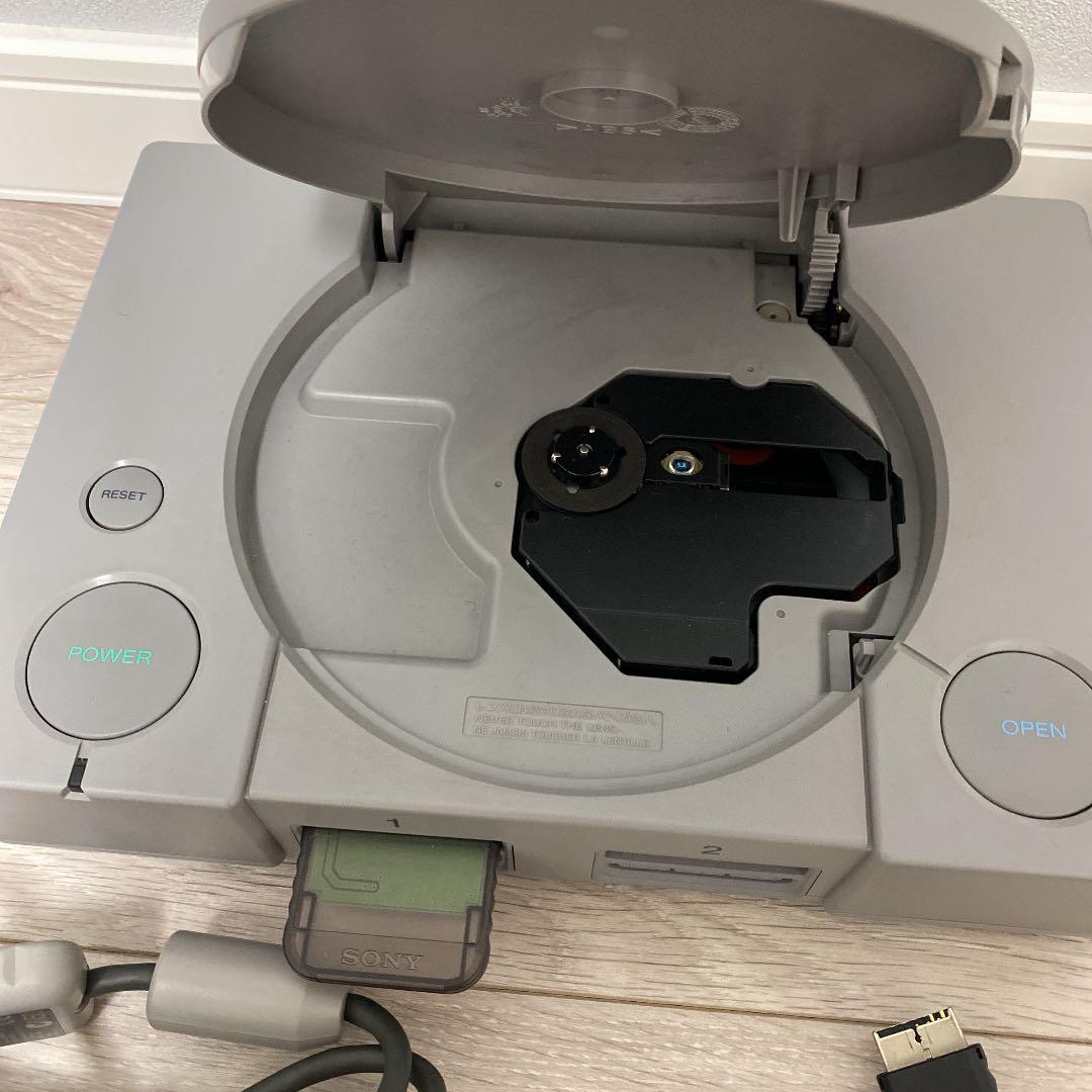 SONY PlayStationプレイステーション　本体　ソフト付き