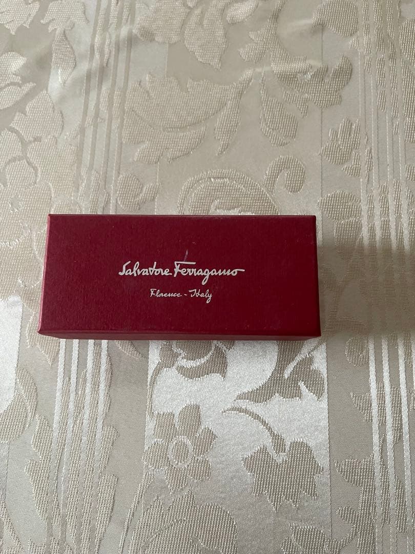 Salvatore Ferragamo クリスタルヘアピン