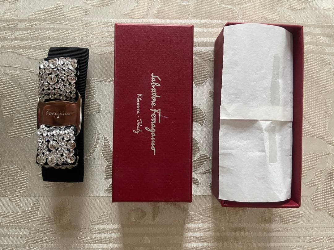 Salvatore Ferragamo クリスタルヘアピン