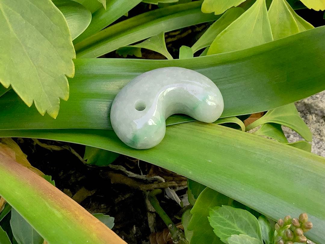 ✳摩訶不思議な幸運の勾玉　特大サイズ‼️ 御守りの糸魚川翡翠　最後の1個　鑑別書付