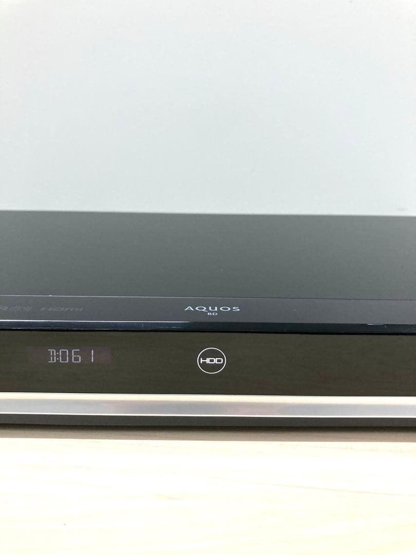 めっちゃ綺麗　1TB３チューナー シャープ　AQUOS BD-T 1800
