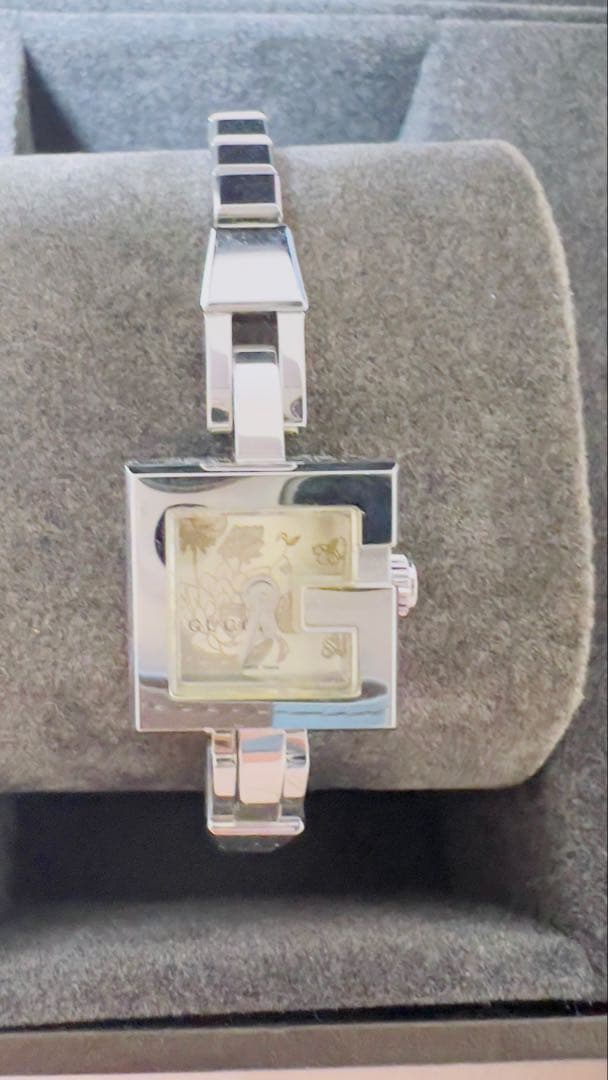 サイトウさん專用ページGUCCI シルバー スクエアケース 花柄文ミニ腕時計