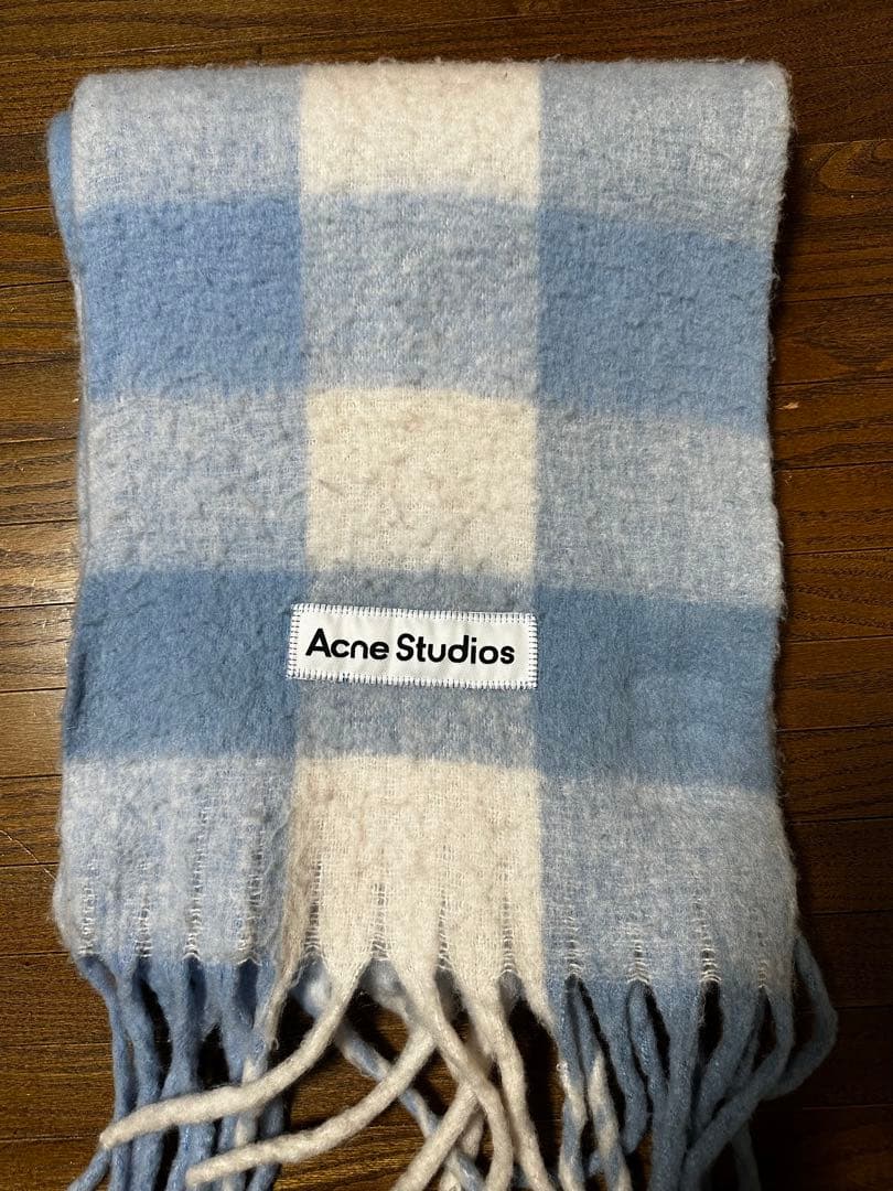 Acne Studios ウールマフラー 青と白のチェック