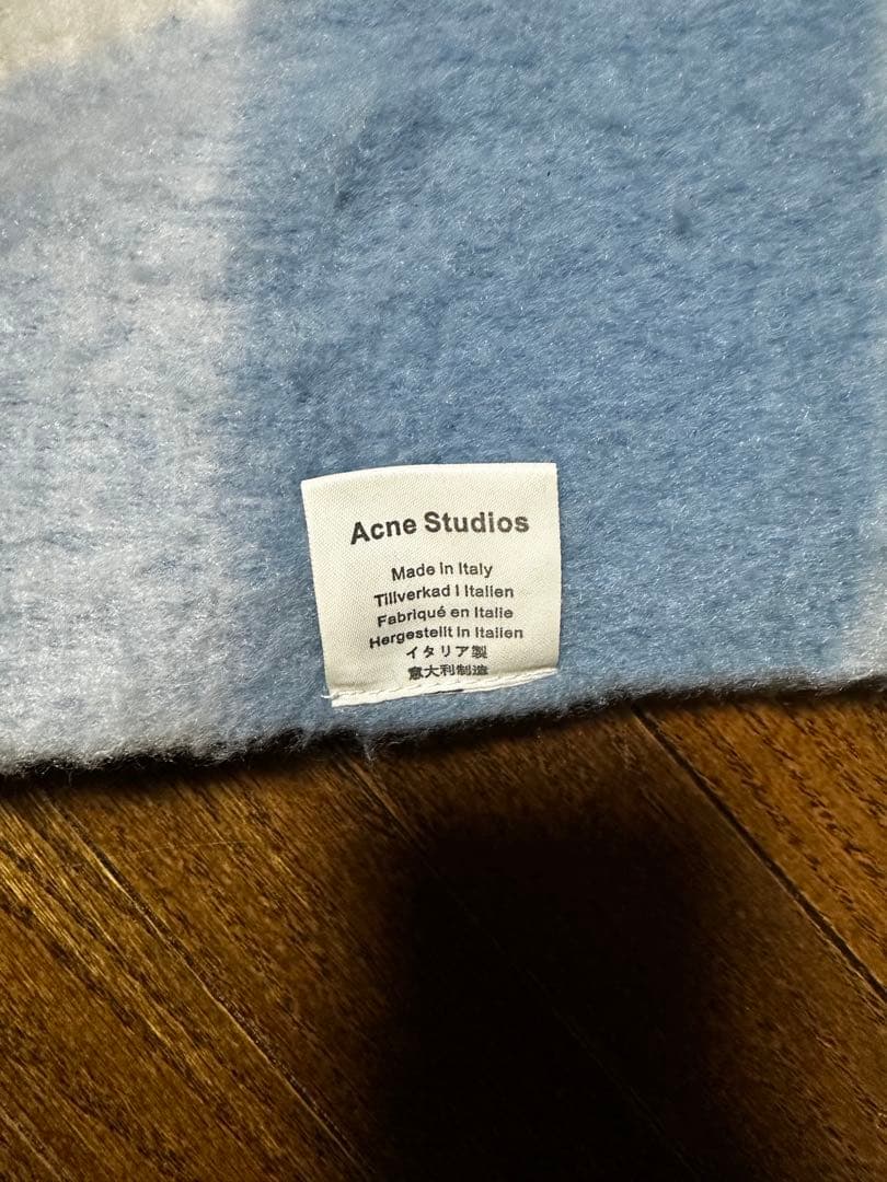 Acne Studios ウールマフラー 青と白のチェック