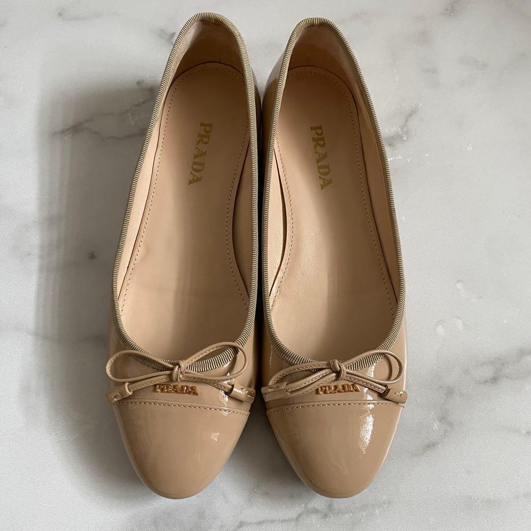 25.0最終値下げ【極美品】PRADA ベージュエナメル フラットパンプス