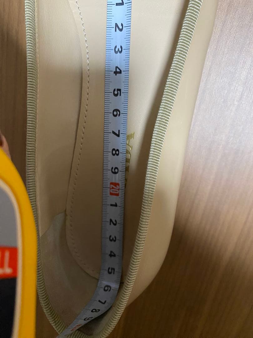 25.0最終値下げ【極美品】PRADA ベージュエナメル フラットパンプス