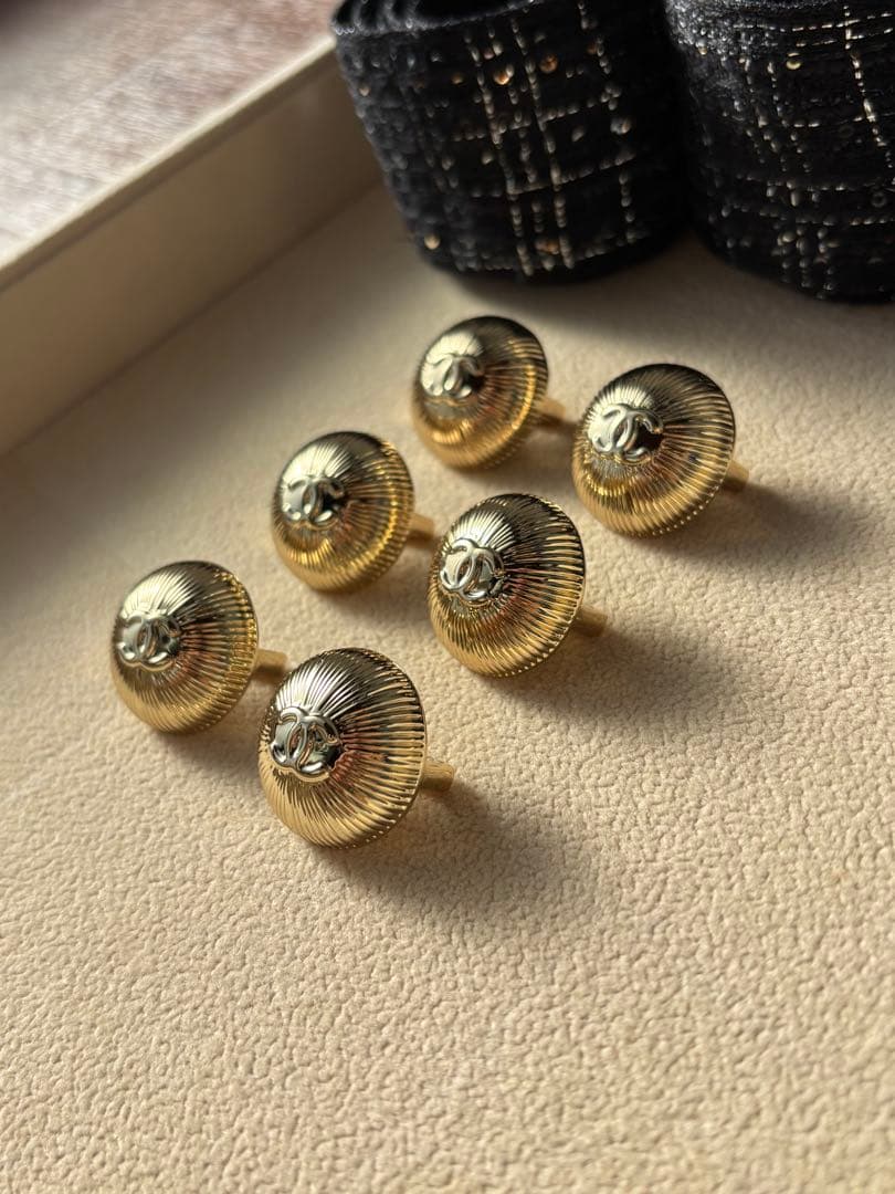 CHANEL ホリデーラッピング　チャーム　2025年　6個セット+リボン