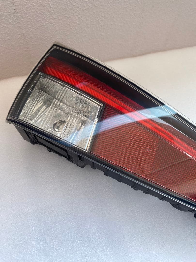 【プリウス50系】純正リアコンビネーションランプ左右セット テールランプ