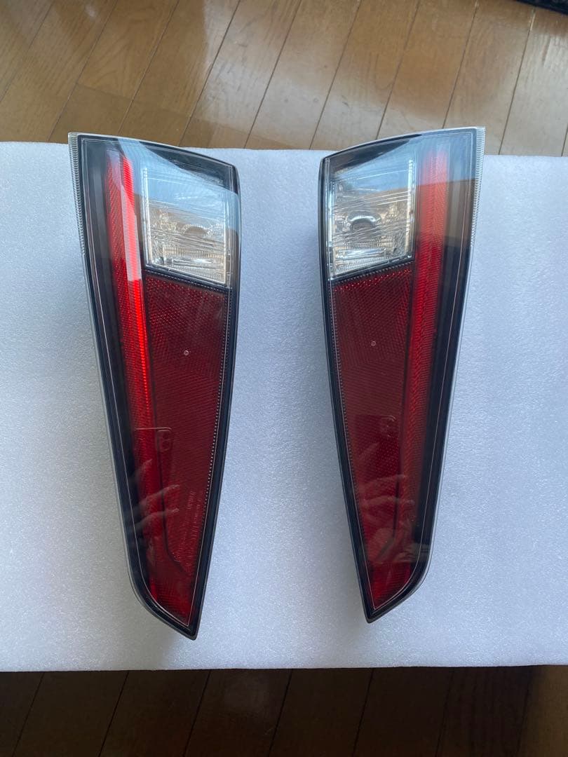 【プリウス50系】純正リアコンビネーションランプ左右セット テールランプ